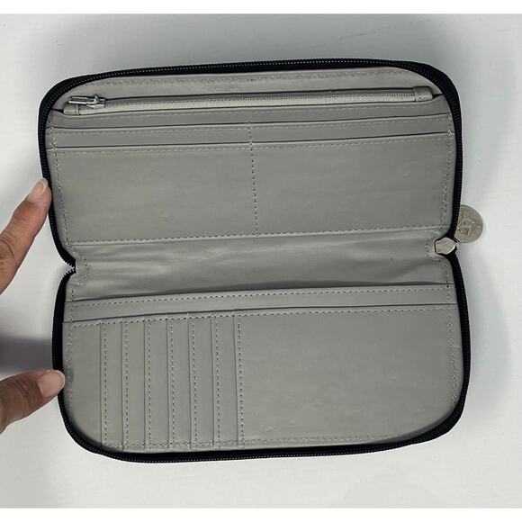 America & Beyond Beaded Bee Clutch Wallet. New no tags - Picture 3 of 9